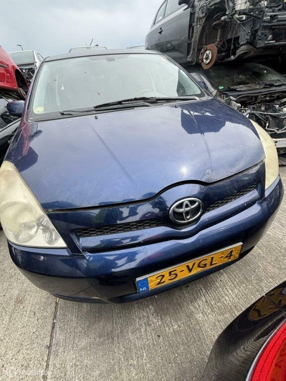 Voorbumper Toyota Corolla Verso ('02-'06), Auto-onderdelen, Carrosserie en Plaatwerk, Gebruikt, Voor, Toyota, Ophalen of Verzenden