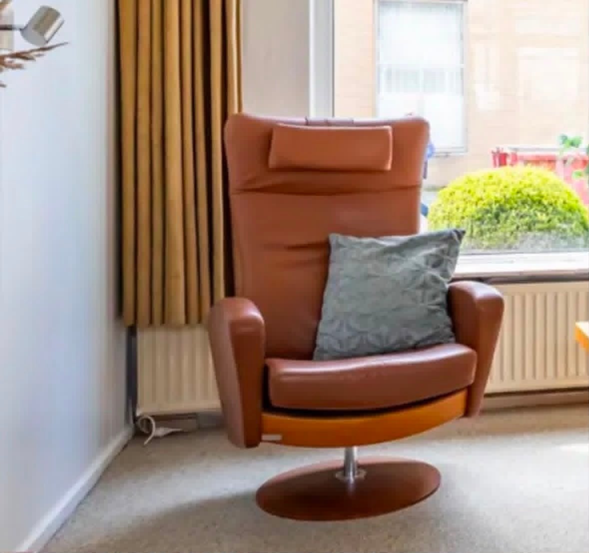 Farstrup draaibaar fauteuil - Comfortabele leren relaxstoel, Ophalen, Gebruikt, Leer, 75 tot 100 cm