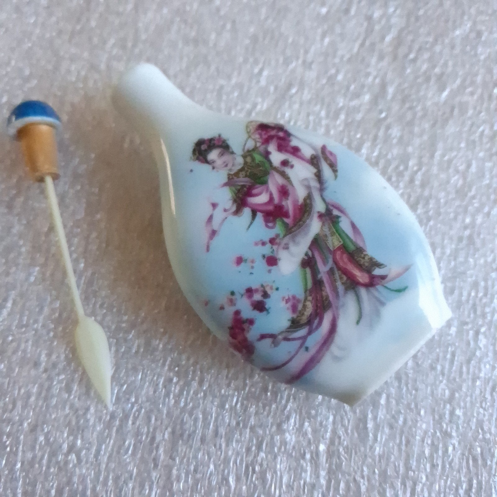 Chinese Snuff Bottle Reukflesje Gestileerde Karakters, Verzamelen, Verzenden