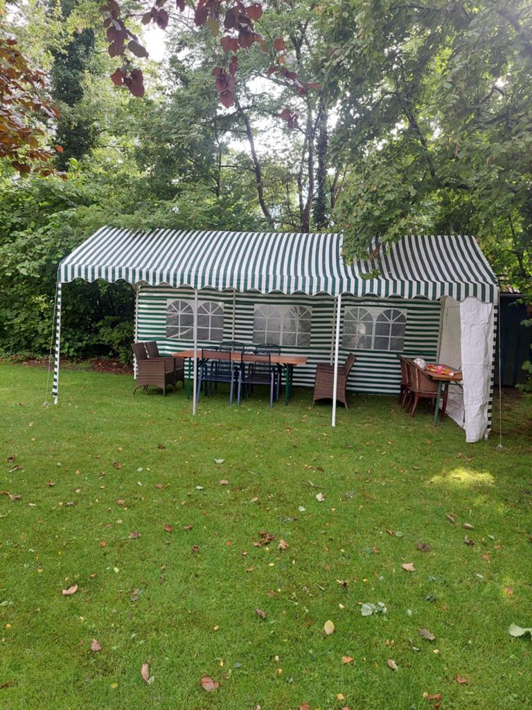 Grote party tent, Ophalen, Kunststof, 3 ramen of meer