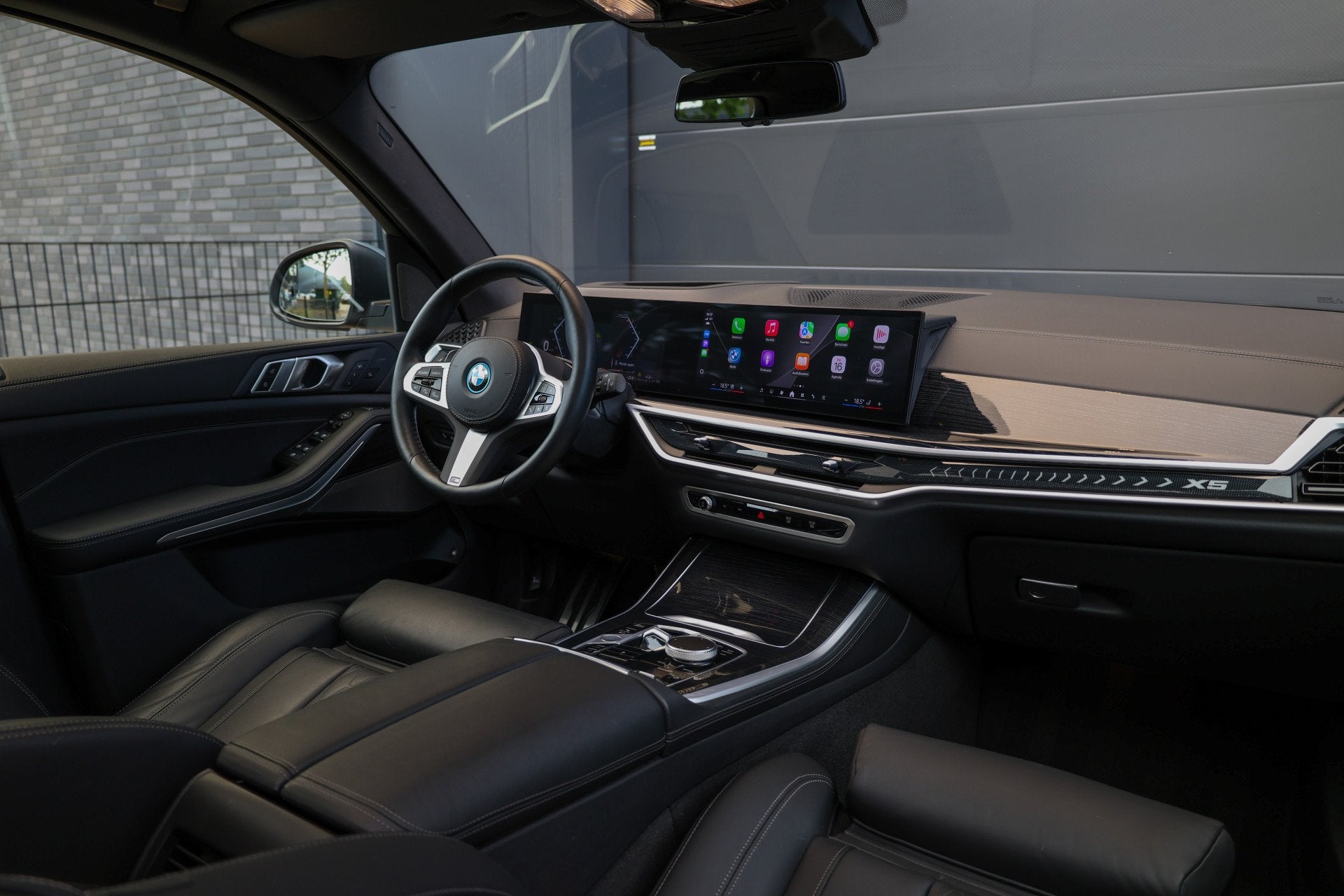 Foto 19 van BMW X5 xDrive50e | BTW | SKYLOUNGE | 22 INCH | COMFORTSTOELE