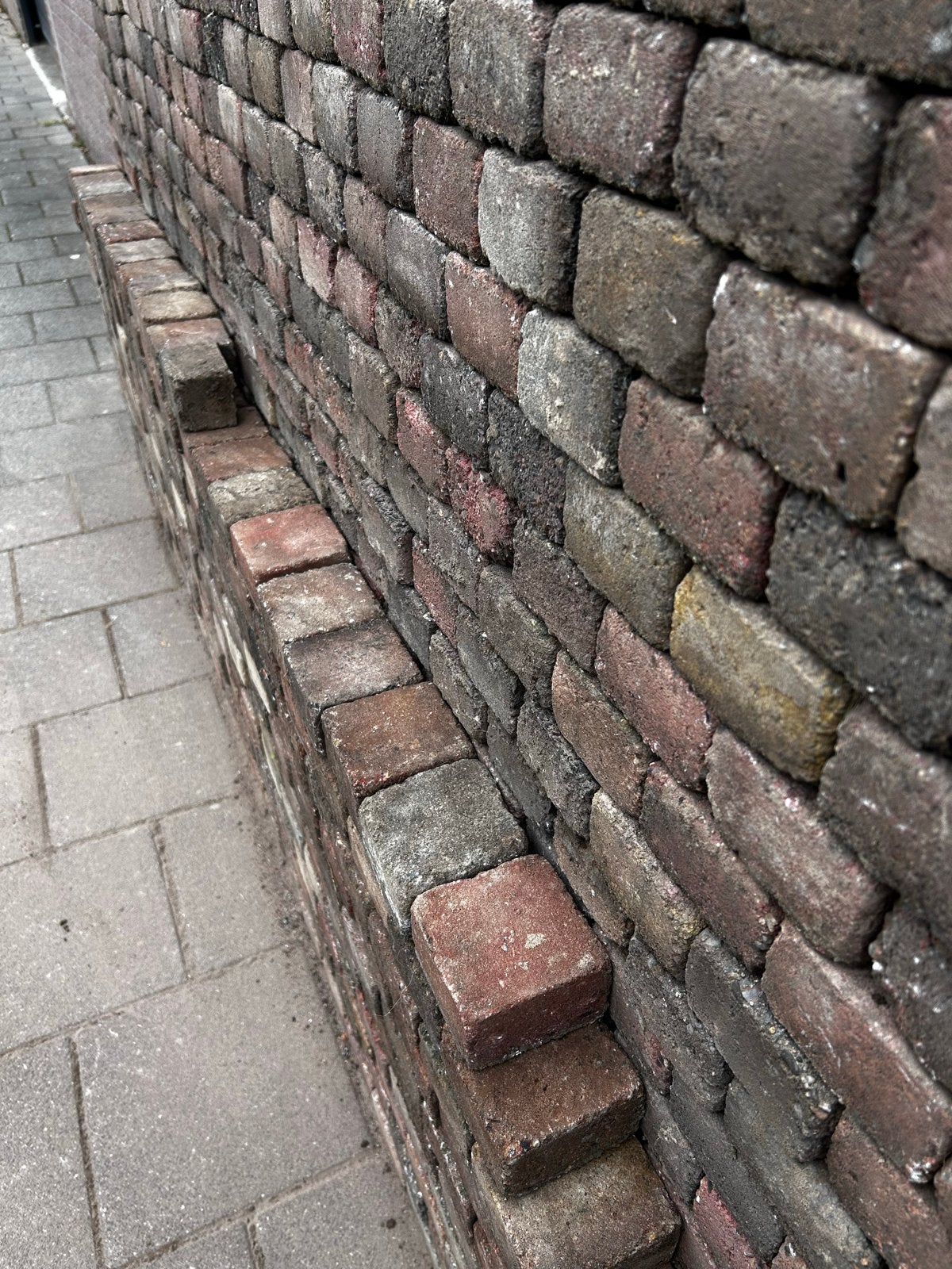 Ongeveer 45m2 gebruikte getrommelde koppelstones voor tuin., Ophalen, Gebruikt, Beton, Klinkers