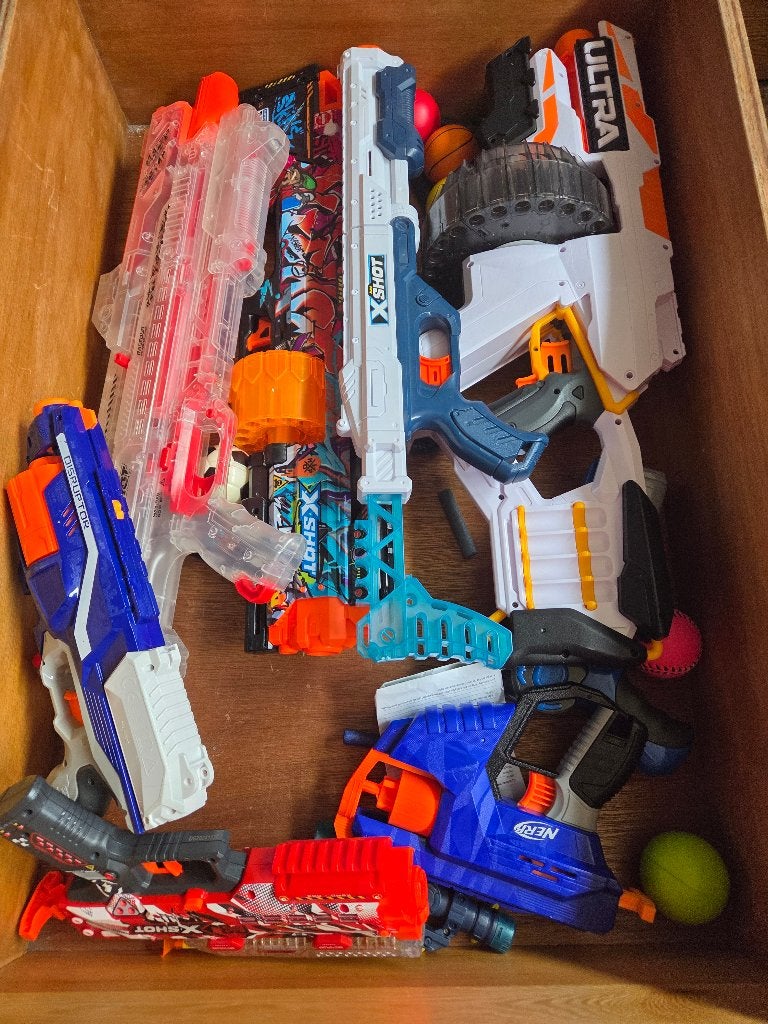 Te koop heel veel nerf pistolen, Ophalen, Zo goed als nieuw