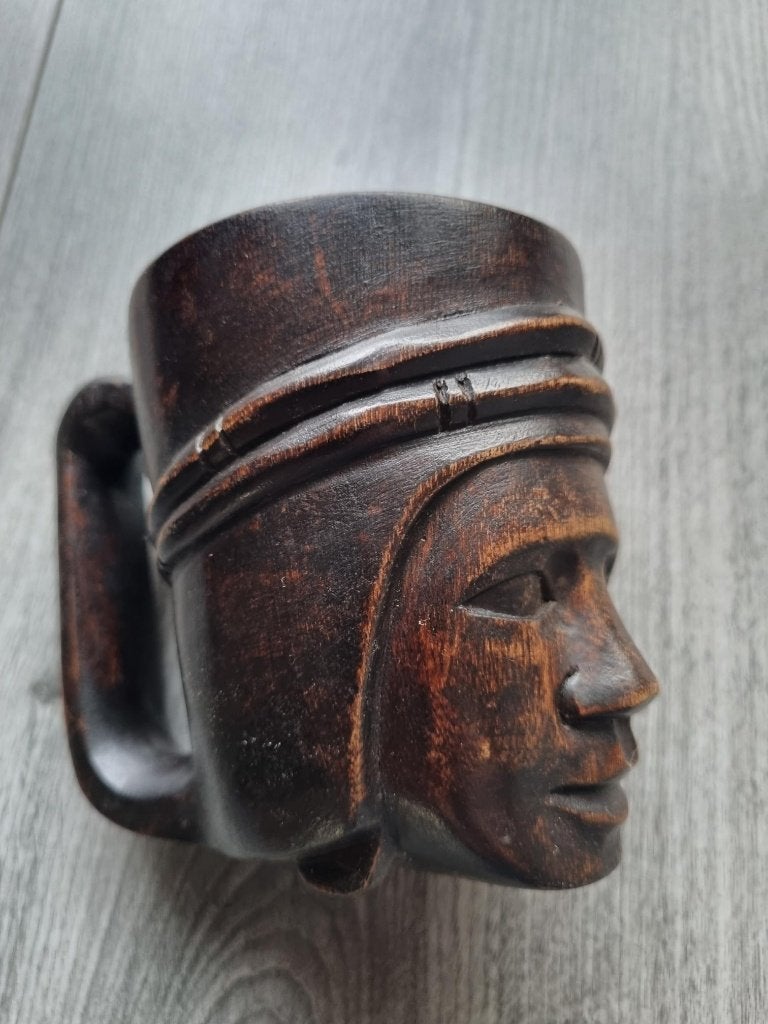 Afrikaanse beker/mok uit hout gesneden, Ophalen, Overige onderwerpen, Houtsnijwerk, Minder dan 20 cm