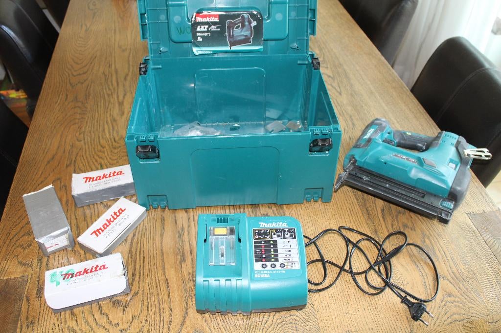 Makita tacker DBN500ZJ, Ophalen, Gebruikt
