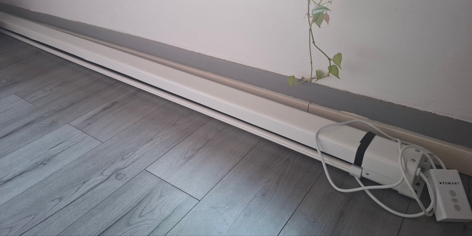 ESMART Projectiescherm 240x135cm (108") 16:9 met motor, Ophalen, Elektrisch, Zo goed als nieuw