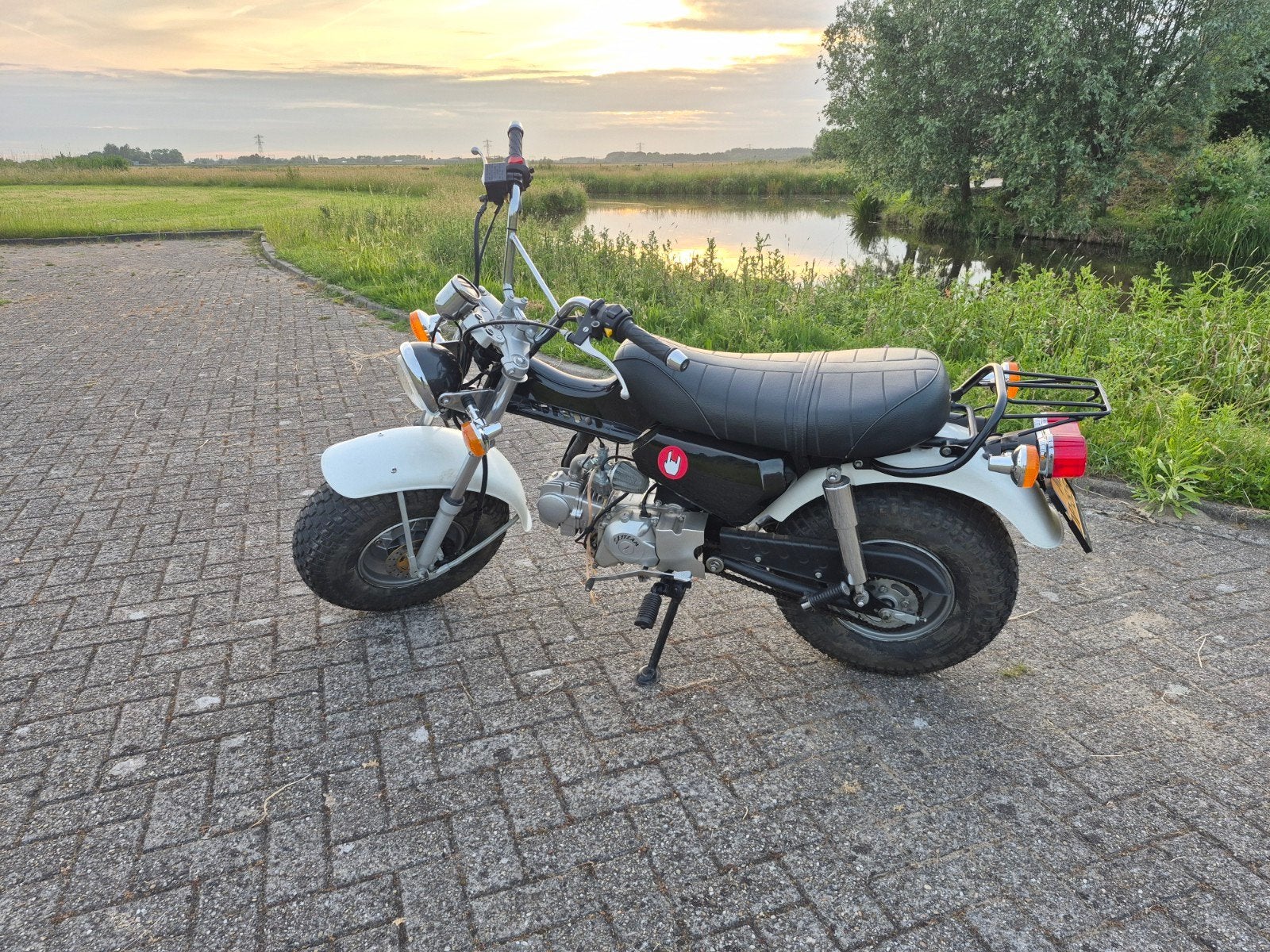 Te Koop leuke RV90 look-alike 125cc Skyteam T-rex motorkent, Motoren, Particulier