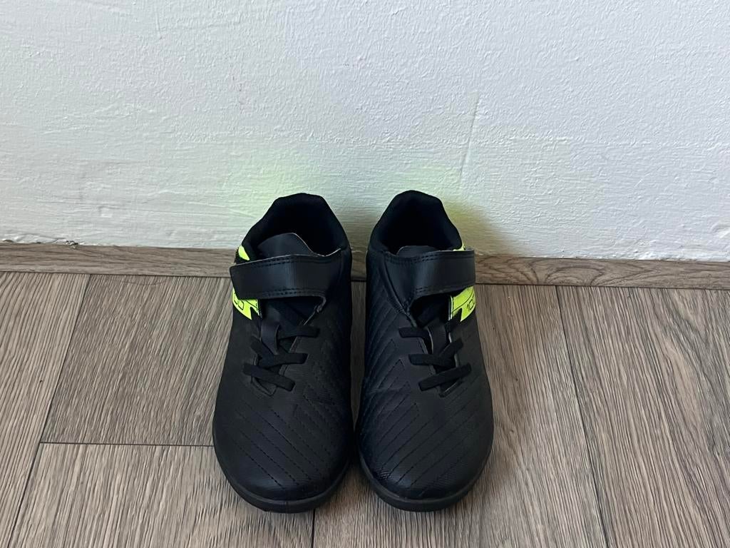 Voetbalschoenen zwart/geel maat 33, Sport en Fitness, Voetbal, Ophalen of Verzenden, Zo goed als nieuw, Schoenen