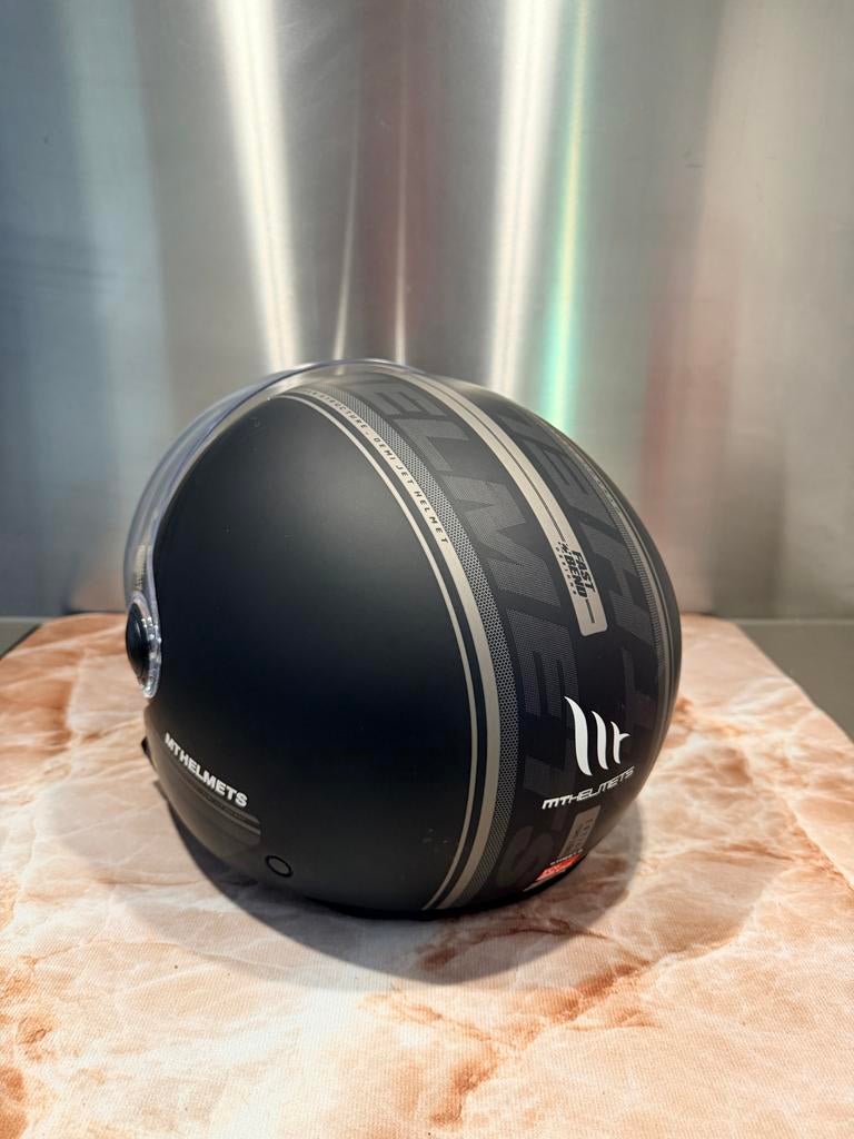 MT Helmets Streetfighter helm - Uitstekende staat - Maat XL, Fietsen en Brommers, Brommerhelmen, Zwolle, MT HELMETS, Extra large of groter