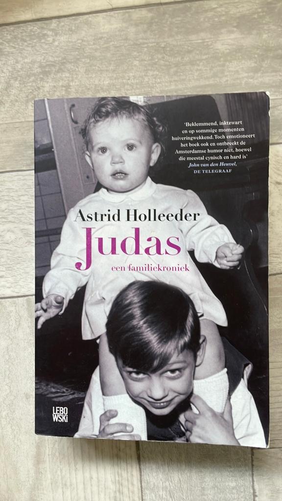 Judas van Astrid Holleeder, Boeken, Ophalen, Zo goed als nieuw