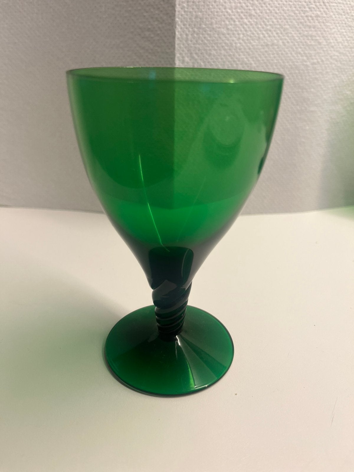 Groene wijnglazen, Ophalen