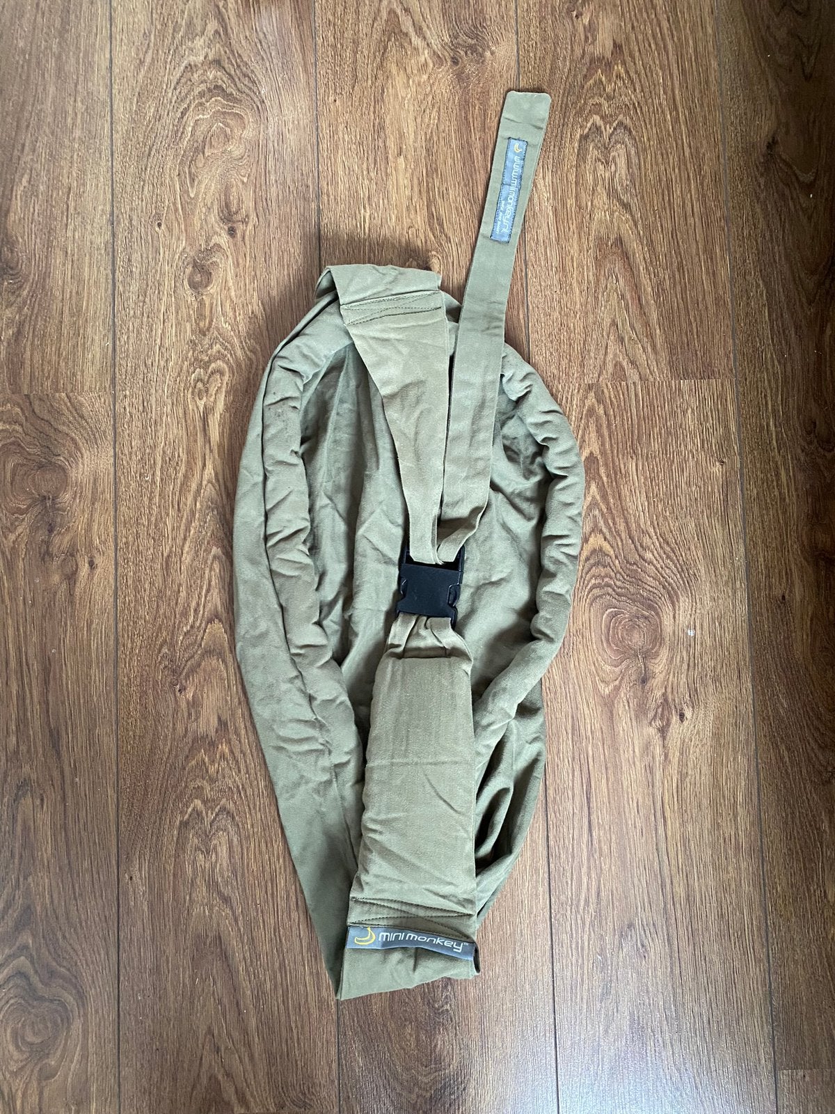 Mini monkey sling groen, Kinderen en Baby's, Babydragers en Draagdoeken, Overige merken, Ophalen of Verzenden, Zo goed als nieuw