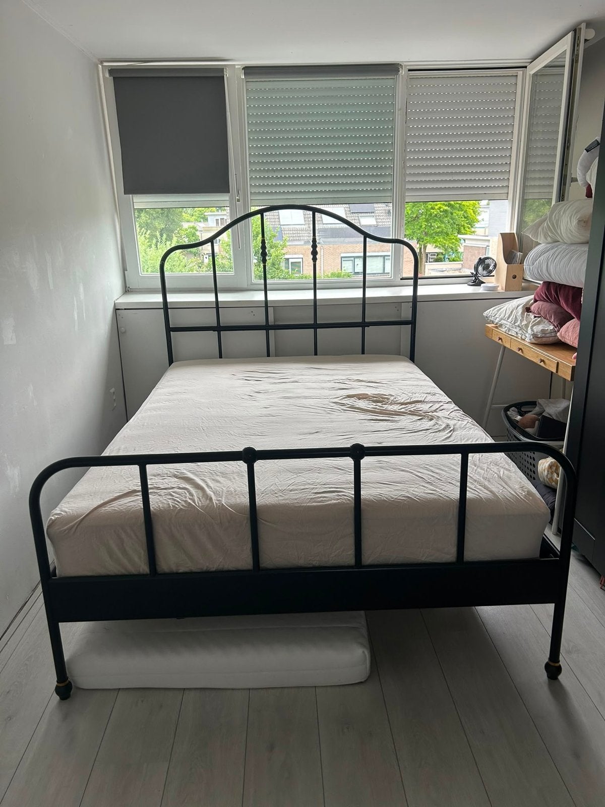 Zwarte ikea bedframe 1.60 x 2.00 meter (exclusief matras), Ophalen, Gebruikt, Zwart, Tweepersoons