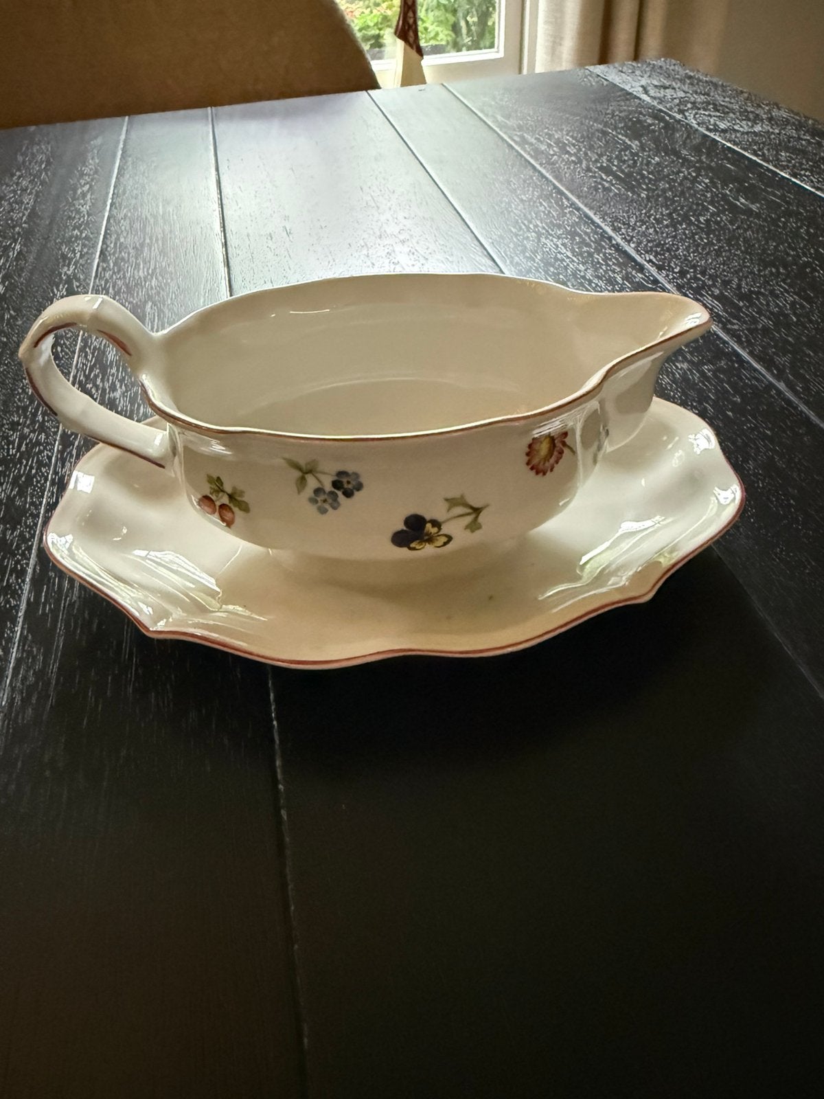 Petite Fleur juskom, Gebruikt, Keramiek, Ophalen of Verzenden, Kom(men)