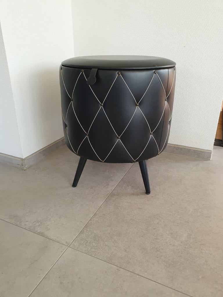 Vintage zwarte skai poef naaibox jaren '50, Ophalen, Gebruikt, Rond, Minder dan 50 cm
