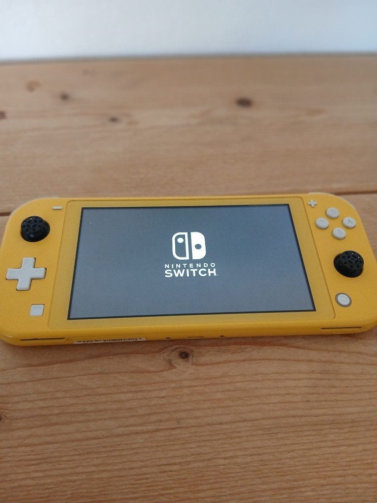 NINTENDO SWITCH LITE, Spelcomputers en Games, Spelcomputers | Nintendo Switch Lite, Zo goed als nieuw, Geel, Ophalen of Verzenden