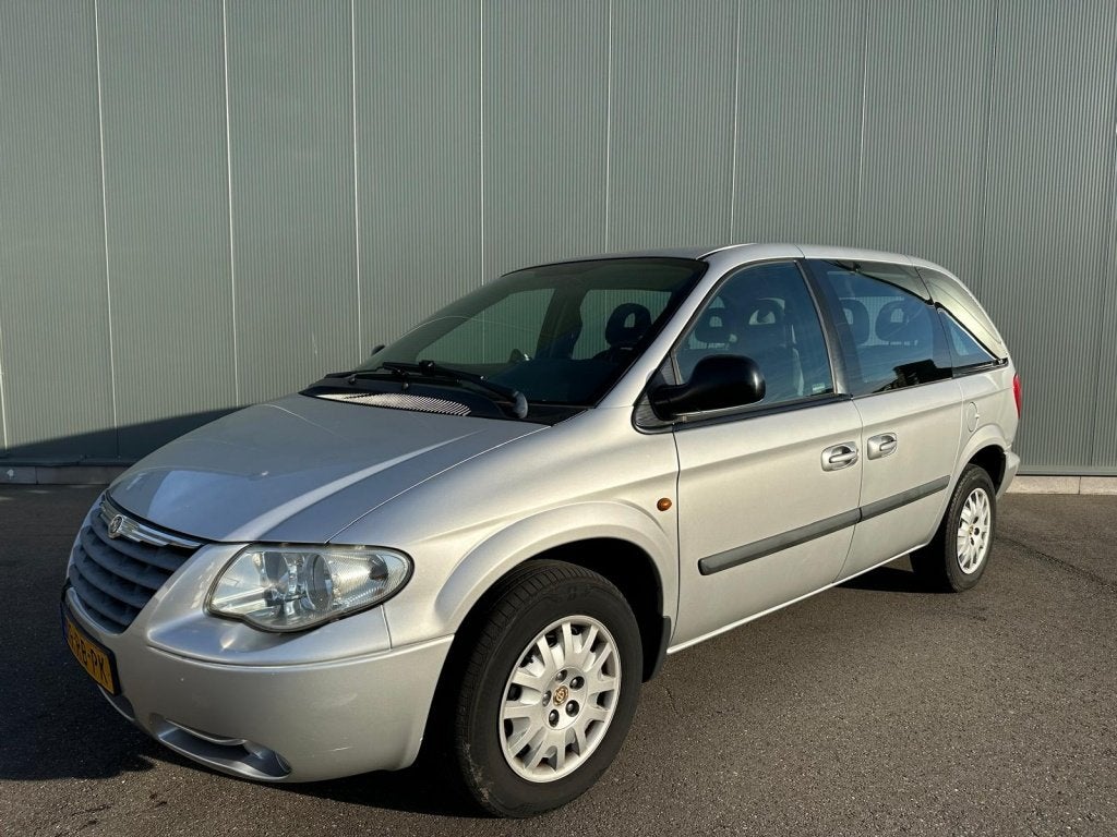 Chrysler Voyager 3.3i V6 SE Luxe 6 PERSOONS | AIRCO | NAP !, Auto's, Automaat, 3301 cc, 450 kg, Gebruikt
