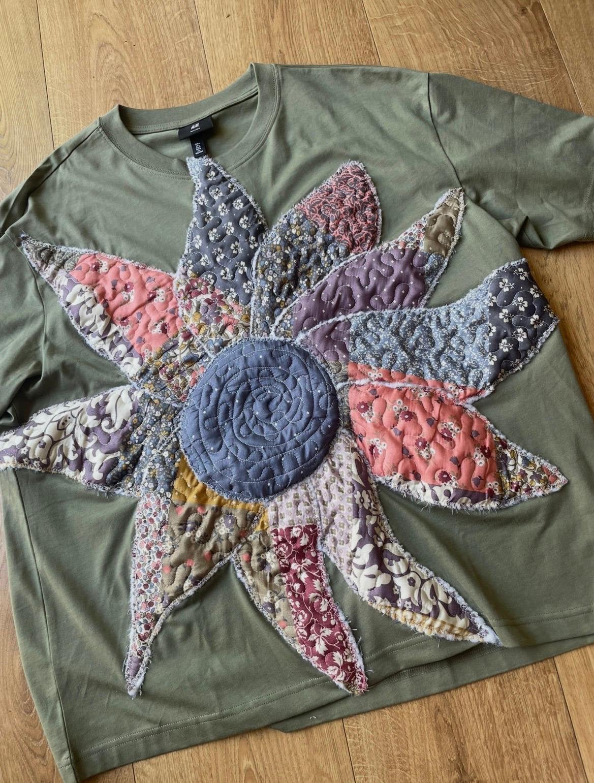 Patchwork zonnebloem T-shirt handgemaakt, Kleding | Dames, Ophalen of Verzenden, Zo goed als nieuw, Zonder mouw