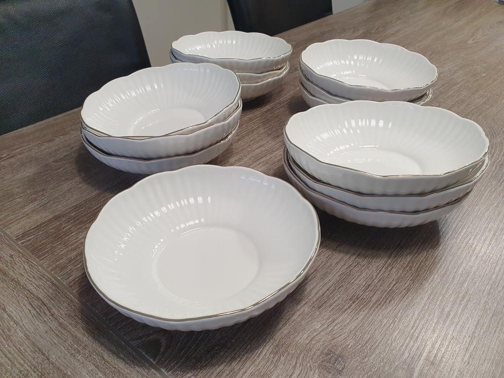 13 Arista kommen, crèmewit met gouden rand, Ophalen, Zo goed als nieuw, Kom(men), Overige stijlen