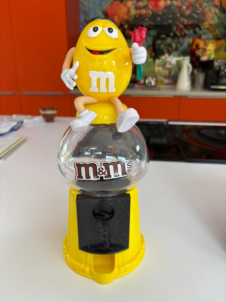 M&M's Snoepautomaat - Gele M&M met bloem, Ophalen of Verzenden, Zo goed als nieuw