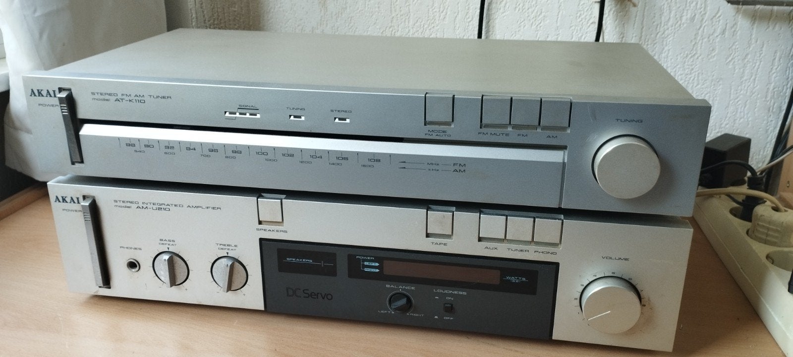 Akai AM-U210 versterker+tuner, Overige merken, Gebruikt, Ophalen of Verzenden, Minder dan 60 watt