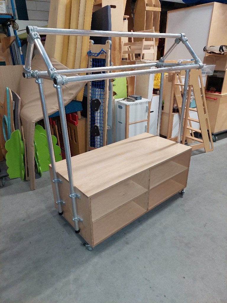 De Beleving verrijdbare KDV-kast / speel - marktkraam, Ophalen of Verzenden, Zo goed als nieuw, Kast