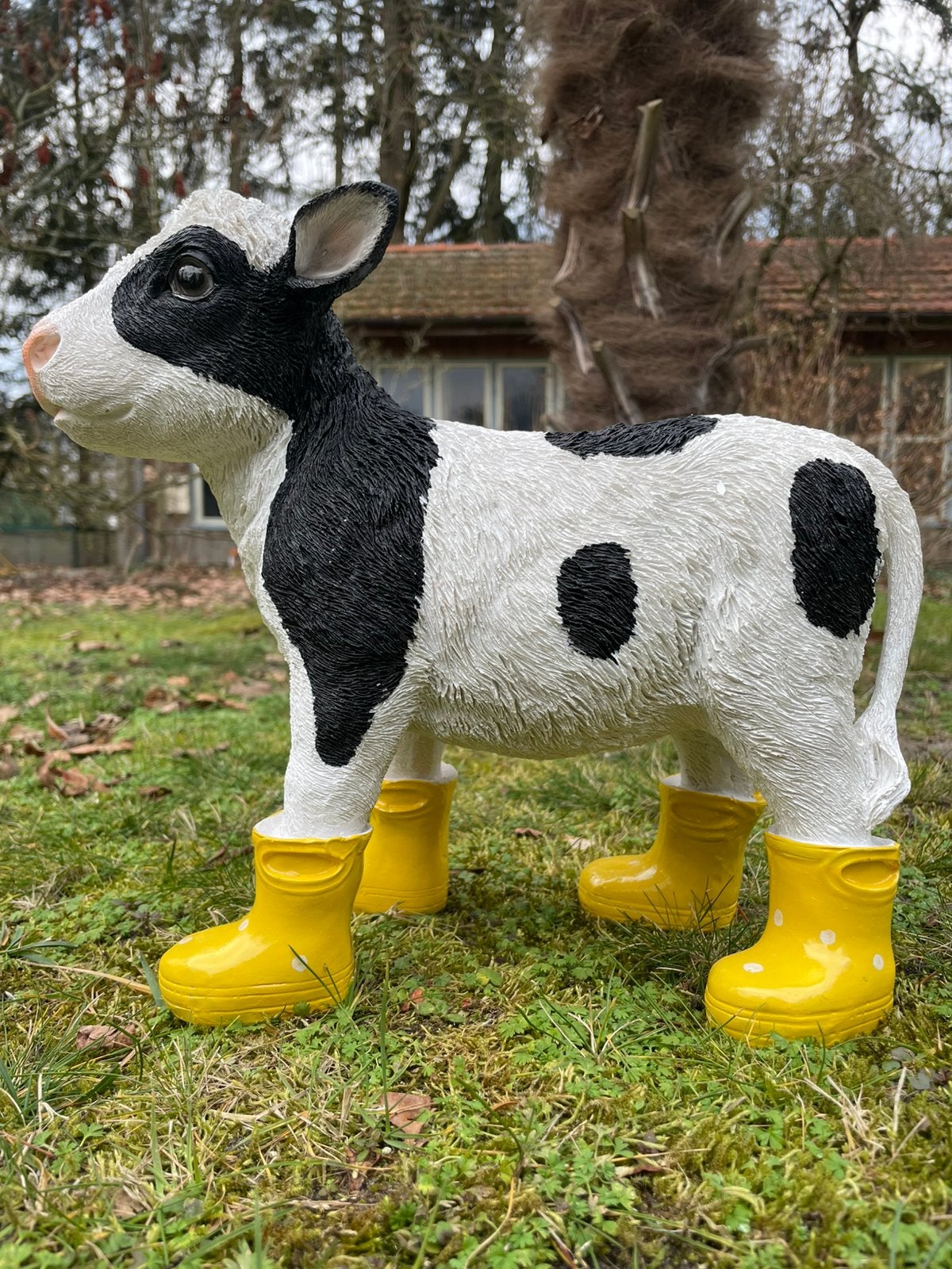 Kalf koe gele regenlaarsjes boerderij boer stal wei, Ophalen of Verzenden, Nieuw, Kunststof, Dierenbeeld
