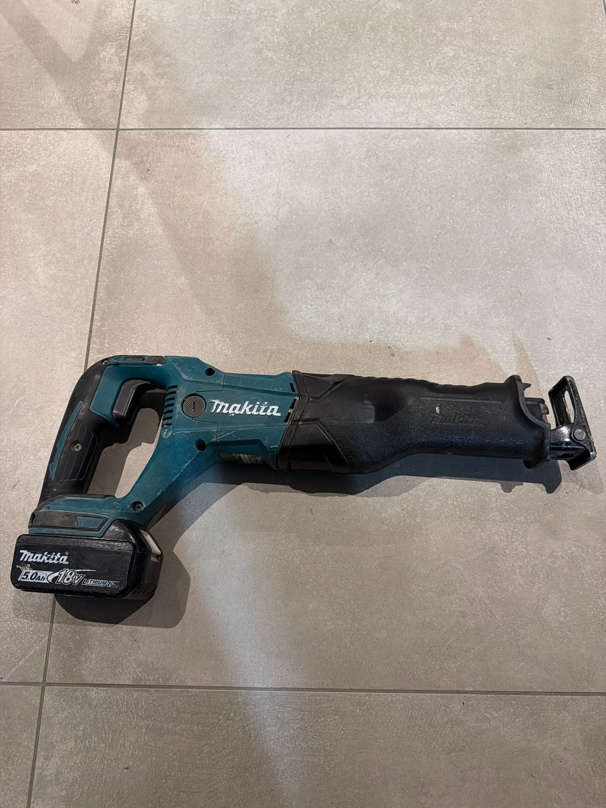 Makita Reciprozaag 18V - Gebruikt maar in goede staat, Doe-het-zelf en Verbouw, Ophalen, Gebruikt, 70 mm of meer, Reciprozaag
