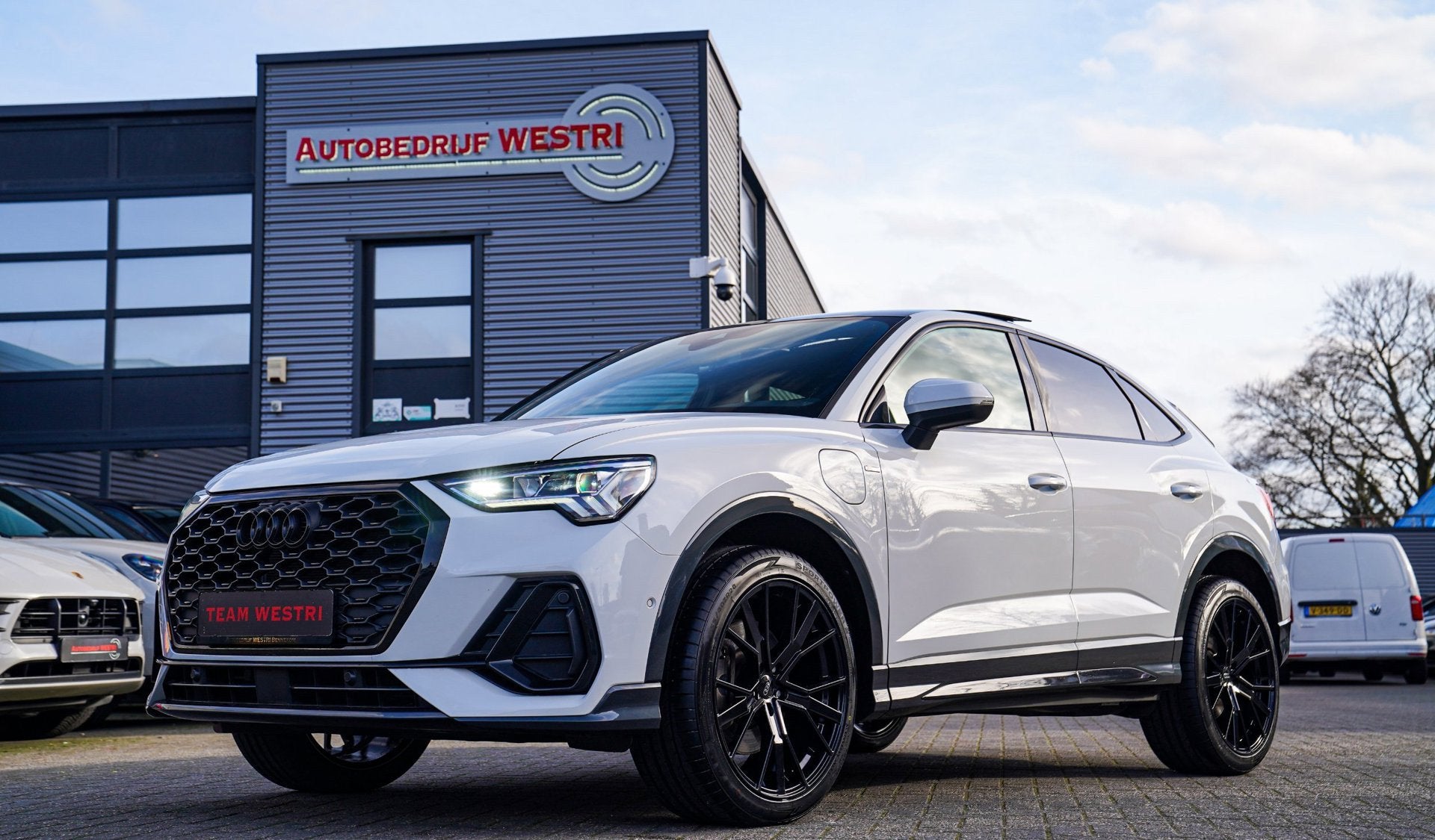 Audi Q3 Sportback 45 TFSI e S Edition | Panorama | Virtual |, Dealer onderhouden, Gebruikt, Zwart, Wit