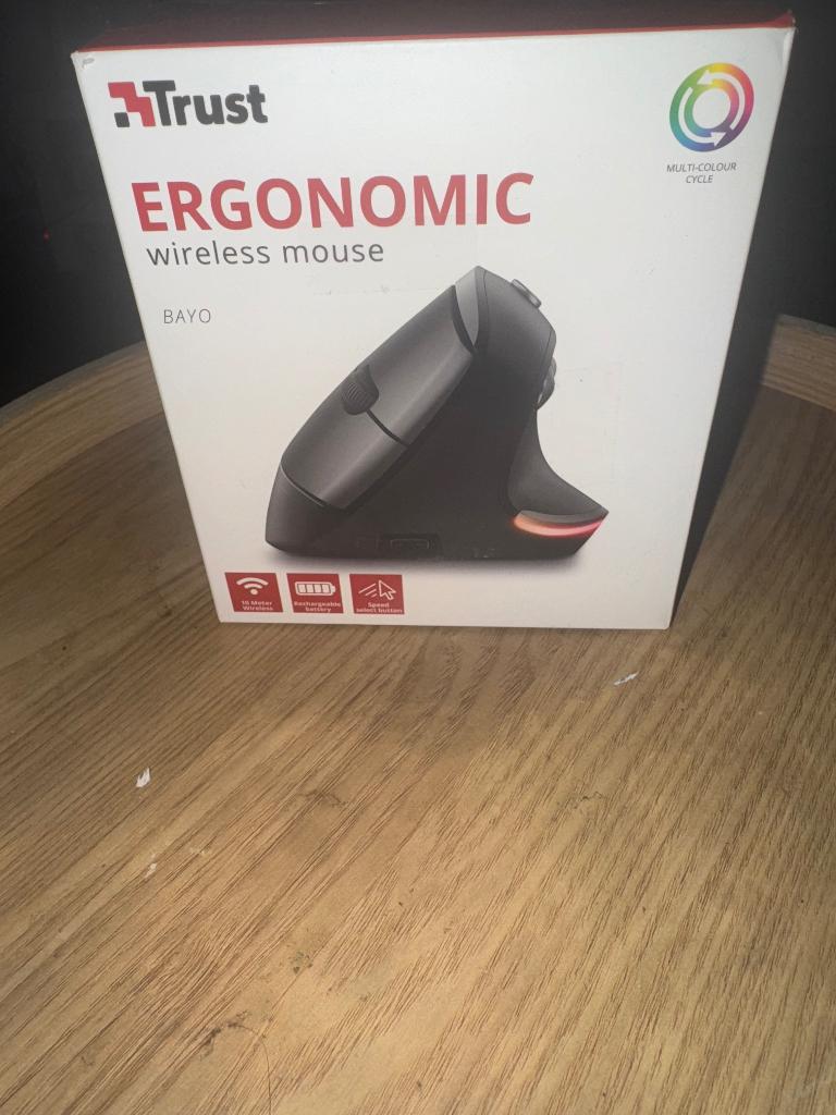 Trust Bayo Ergonomic Mouse + Bonus Wired Earphones, Computers en Software, Muizen, Nieuw, Muis, Rechtshandig, Draadloos, Ergonomisch