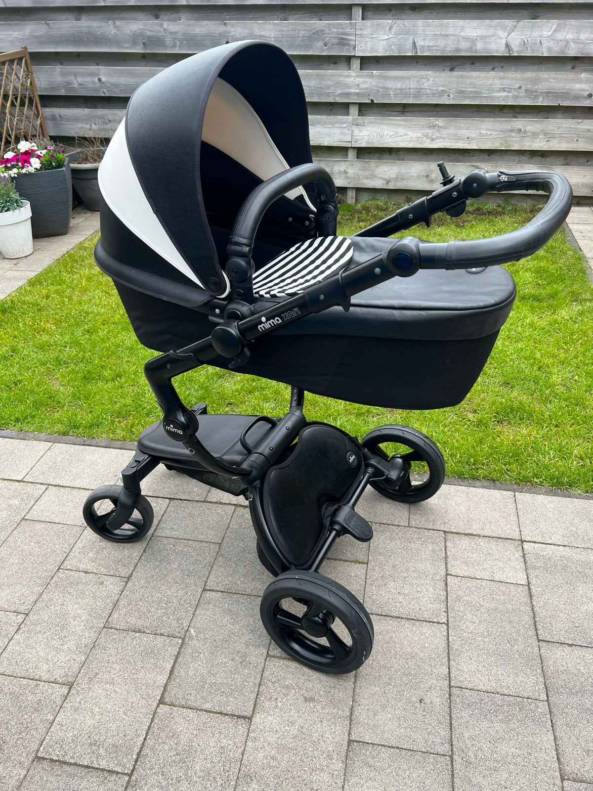 Mima Xari limited edition zwart wit, Kinderen en Baby's, Kinderwagens en Combinaties, Gebruikt, Combiwagen, Overige merken, Met reiswieg