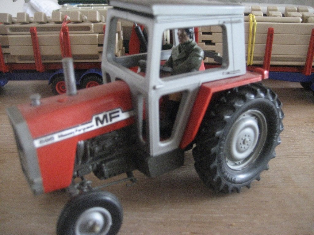 Britains trekker MF 595, Ophalen of Verzenden, Gebruikt, Tractor of Landbouw, Britains