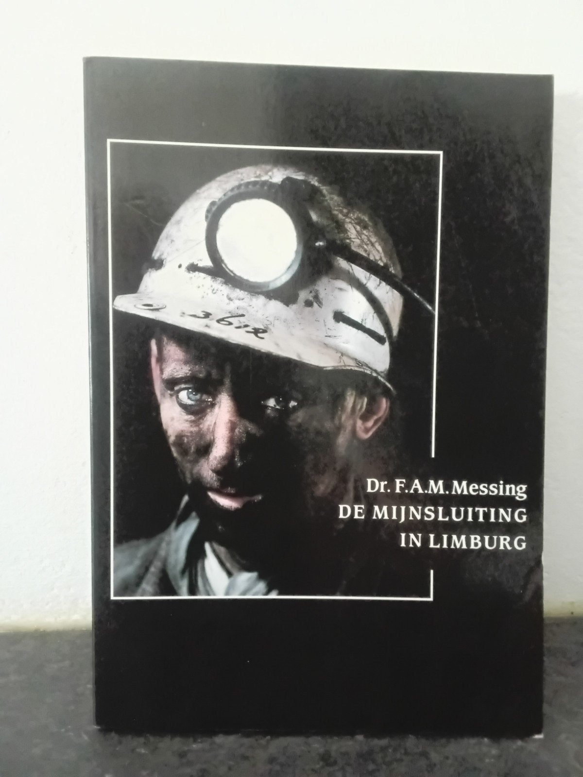 DE MIJNSLUITING IN LIMBURG   Dr.F.A.M.Messing  224 pag., Ophalen of Verzenden