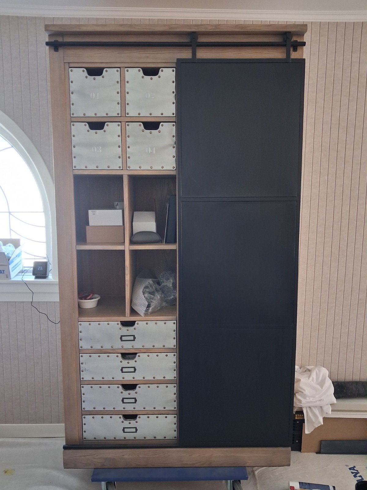 Nette kast 220 bij 120 en 46 diep.
Met lades en schuifdeur, Ophalen, 100 tot 150 cm, 200 cm of meer, Zo goed als nieuw