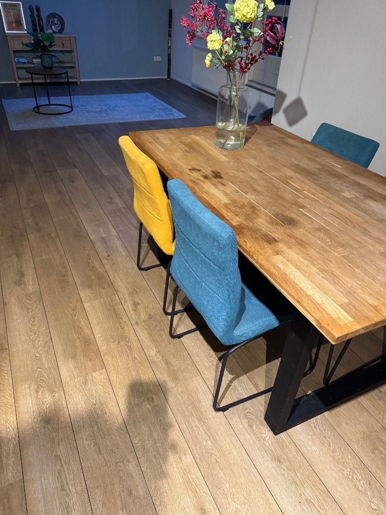4 nette eetkamerstoelen – blauw & okergeel, Huis en Inrichting, Stoelen, Ophalen, Overige materialen, Blauw, Zo goed als nieuw