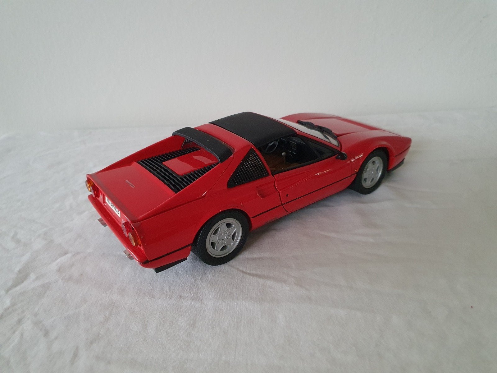 Ferrari 328 gts 1:18, Hobby en Vrije tijd, Modelauto's | 1:18, Ophalen of Verzenden, Zo goed als nieuw, Bburago