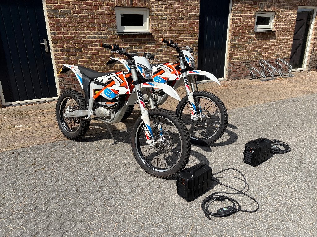 2x KTM Free ride E-XC 481km/501km Electrische motor., Motoren, Bedrijf, Enduro, 11 kW of minder