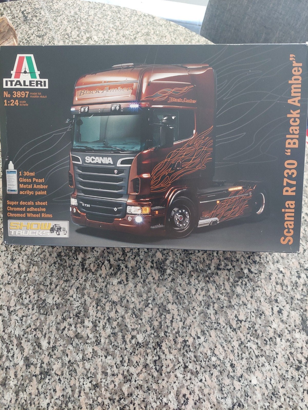SHOW TRUCKS: SCANIA R730 "BLACK AMBER"  ITALERI NO3897 1:24, Italeri, Groter dan 1:32, Ophalen of Verzenden, Zo goed als nieuw