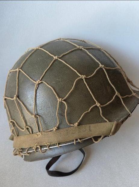 US M1 WW2 helm fixed bale met origineel net, Verzamelen, Ophalen of Verzenden, Landmacht, Amerika, Helm of Baret
