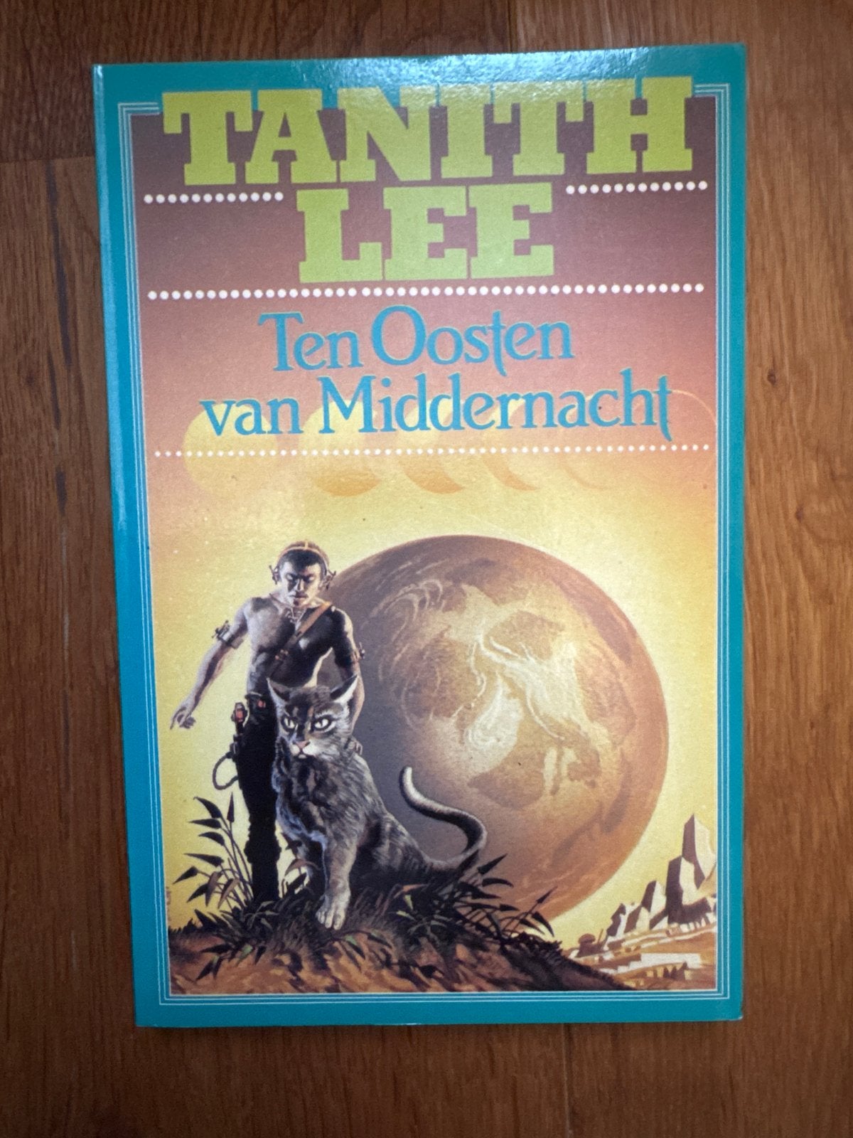 Tanith Lee - Ten Oosten van Middernacht (SF), Boeken, Ophalen of Verzenden, Gelezen