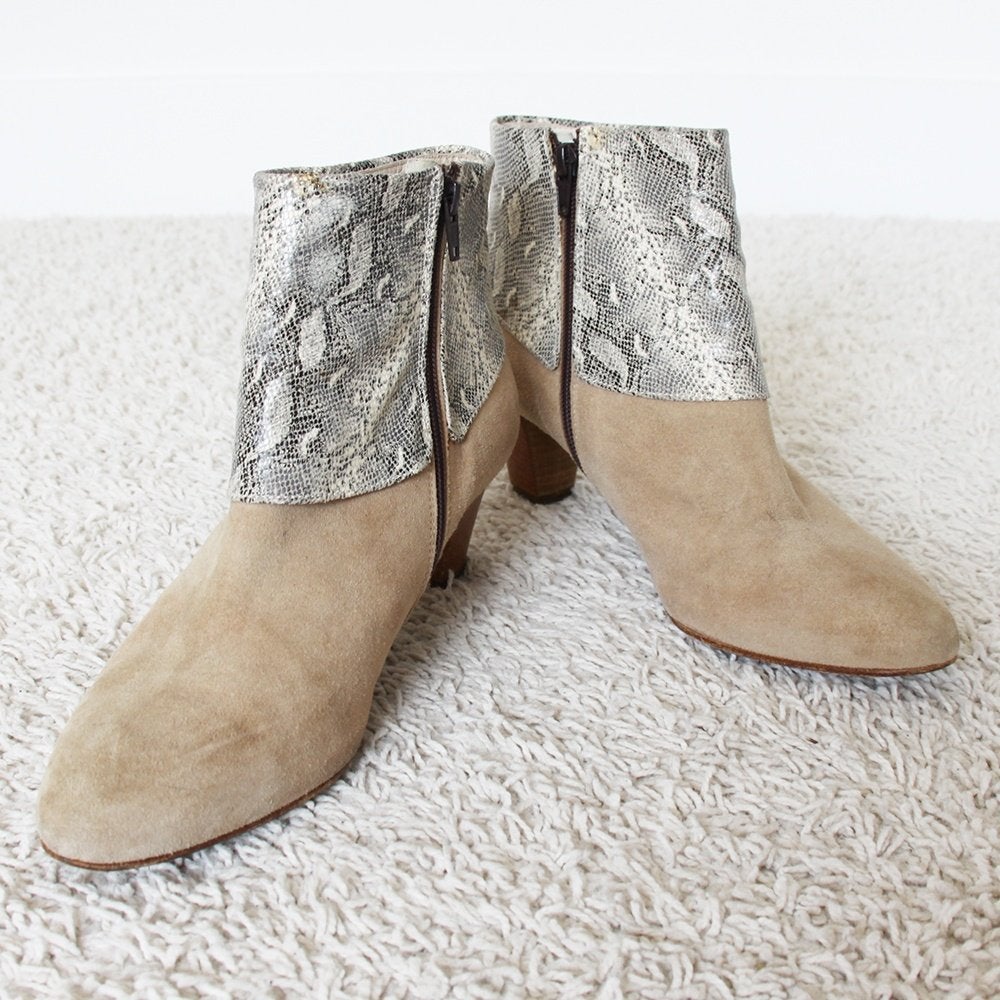 Mooie Suede Altra Cosa Enkellaarsjes (Maat 41) - s15 € 35,-, Altra Cosa, Bruin, Lage of Enkellaarzen, Ophalen of Verzenden