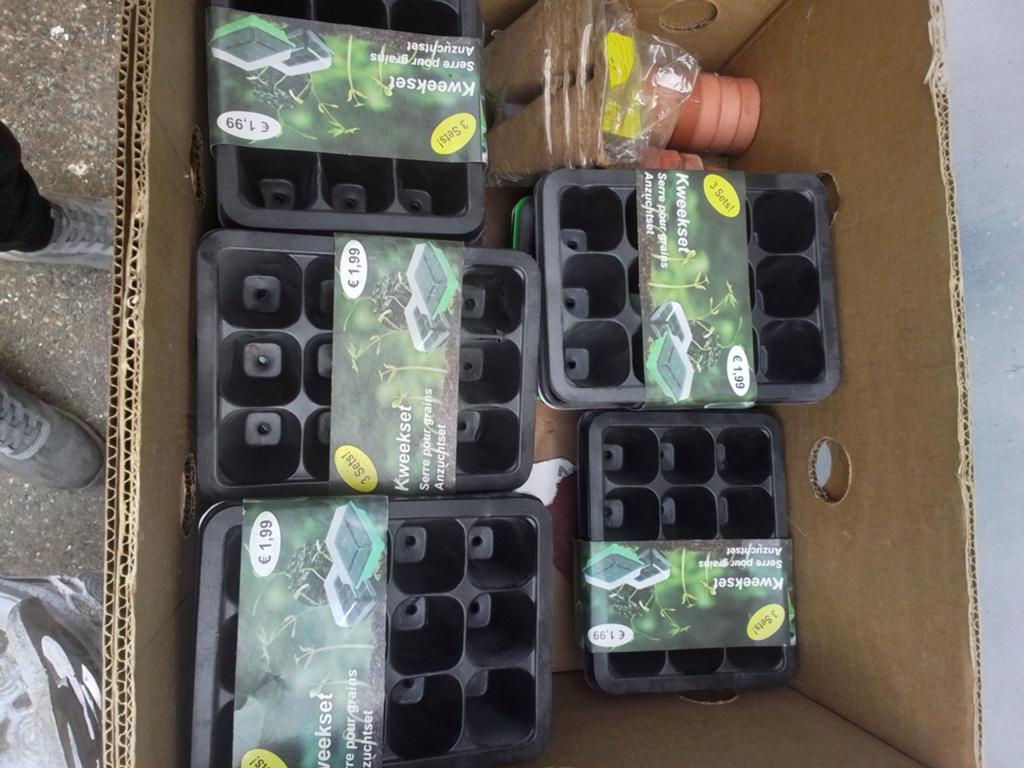 Grote partij kweeksets en oppotpotjes, Tuin en Terras, Bloempotten, Kunststof, Gebruikt, Ophalen of Verzenden, Binnen