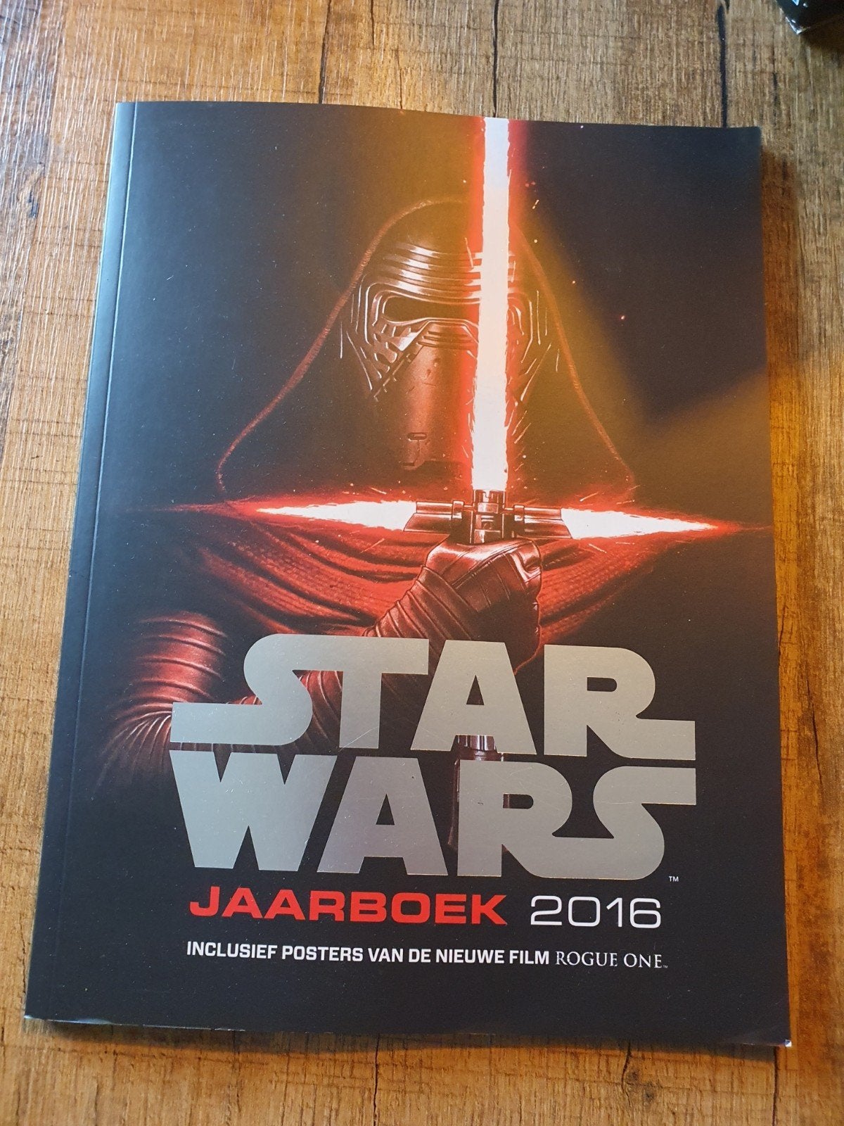 Star Wars Jaarboek 2016 - Compleet en onbeschreven, Verzamelen, Ophalen of Verzenden, Zo goed als nieuw, Boek of Poster