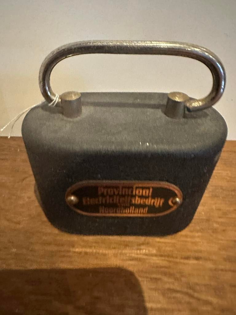 Vintage Spaarpot Provinciaal Electriciteitsbedrijf Noord-Hol, Ophalen of Verzenden, Gebruikt, Metaal of Blik, Object of Gebouw