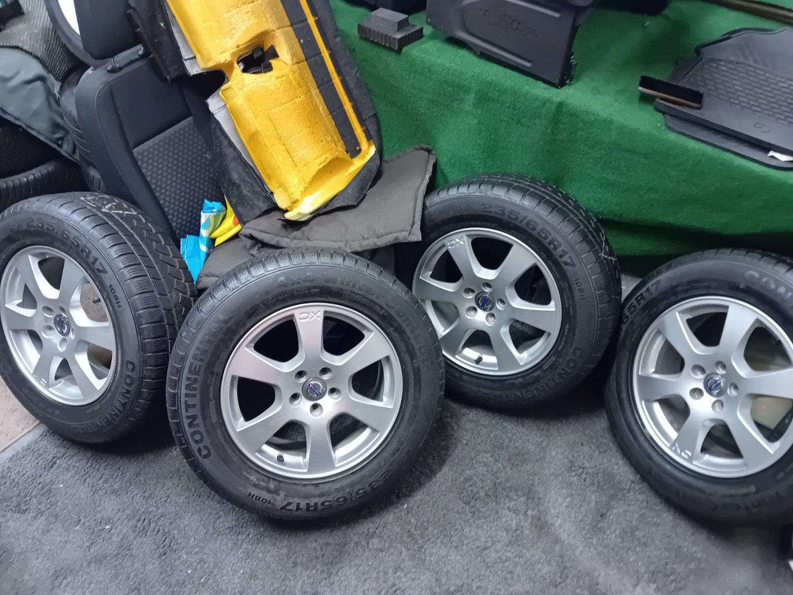 Volvo XC60 lichtmetalen velgen met goede banden, Auto-onderdelen, Banden en Velgen, Ophalen, Gebruikt, Banden en Velgen, 17 inch