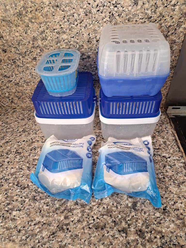 Gratis vochtvreters met navulling, Ophalen of Verzenden, Gebruikt