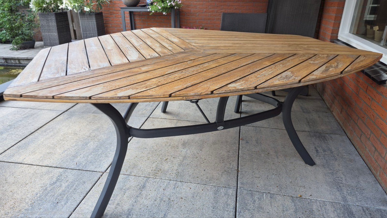Hartman driehoekige houten tuintafel met metalen onderstel, Ophalen, Gebruikt, Vierkant, Hout