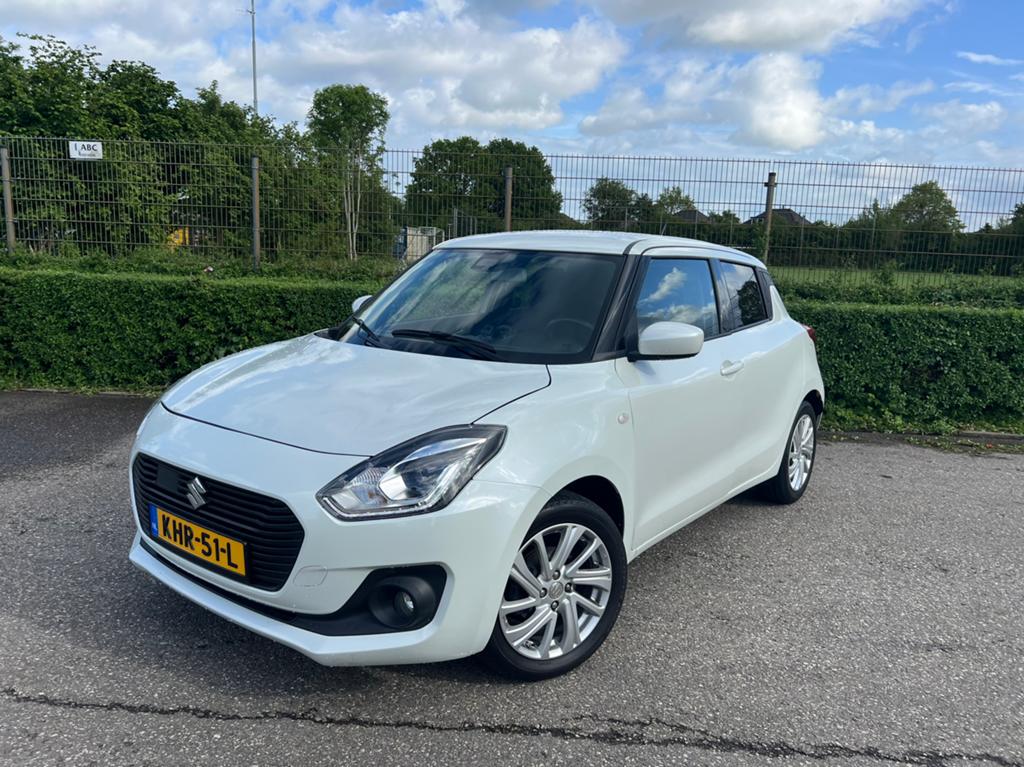 Suzuki Swift 1.2 Dualjet Hybrid Carplay APK 2028, Auto's, Suzuki, 83 pk, Stof, Zwart, 4 cilinders