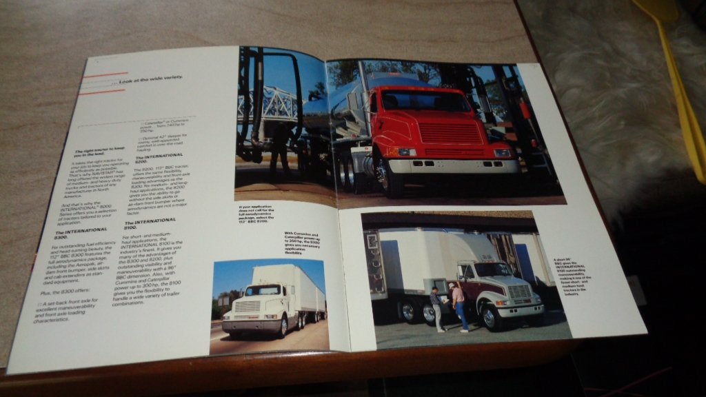 USA Folder INTERNATIONAL  8000 Series Tractors, Verzenden, Zo goed als nieuw, Overige merken