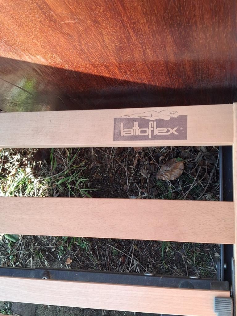 Ledikant, bruin mahonie, 180 x 75 cm. met latoflex bodem, Gebruikt, Eenpersoons, Bruin, 80 cm